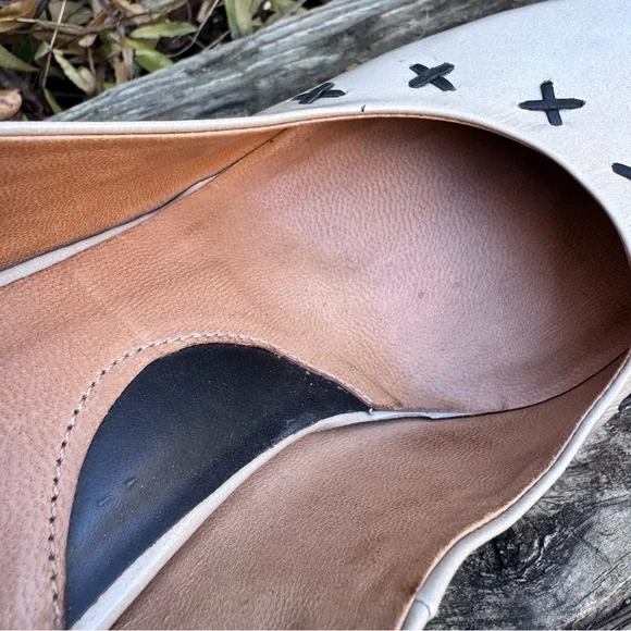 John Fluevog 8.5 M Prodigy Taupe Patent Leather Slingback Pumps Shoes Peru - Picture 14 of 14